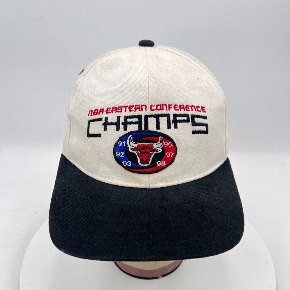 NBA Eastern Conference Chicago Bulls Starter White Black Snapback Hat